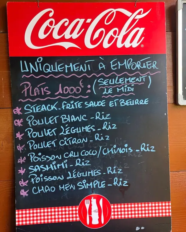 L'ardoise du midi de Chez Tepano, écrite à la main : plats à 1 000 F, à emporter